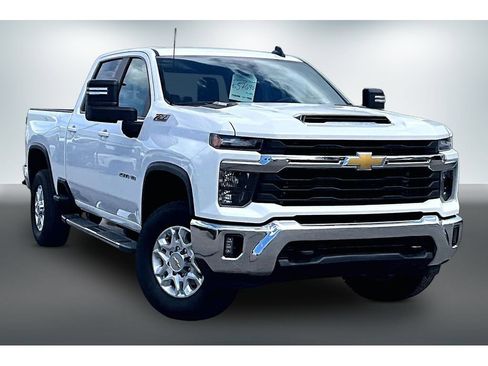 Used 2025 Chevrolet Silverado 2500 LT AWD/4WD image 3