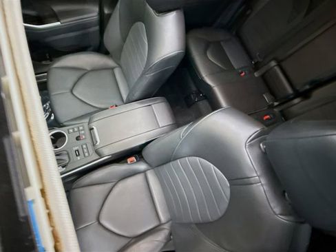 Used 2024 Toyota Highlander XLE image 20