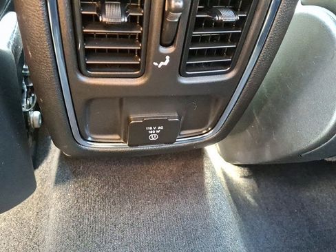 Used 2022 Jeep Grand Cherokee Laredo X AWD/4WD image 11