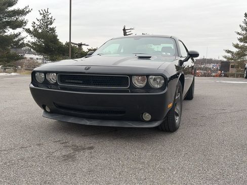 Used 2009 Dodge Challenger SE image 3