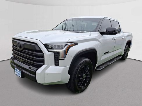 Used 2024 Toyota Tundra Limited AWD/4WD image 5