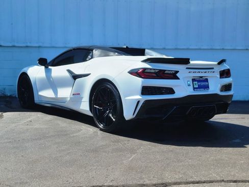 Used 2024 Chevrolet Corvette Z06 RWD image 3