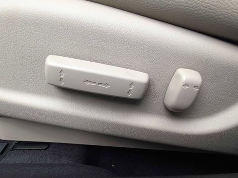 Used 2013 Acura ILX w/ Technology Package image 18