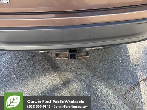 Used 2017 Toyota Highlander XLE w/ Carpet Mat Package AWD/4WD image 12