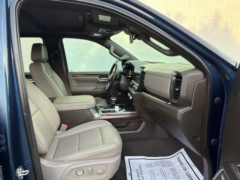 Used 2023 GMC Sierra 1500 SLT w/ SLT Premium Package AWD/4WD image 12
