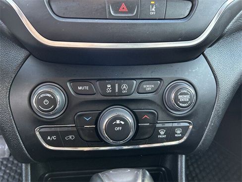 Certified 2022 Jeep Cherokee Latitude image 21