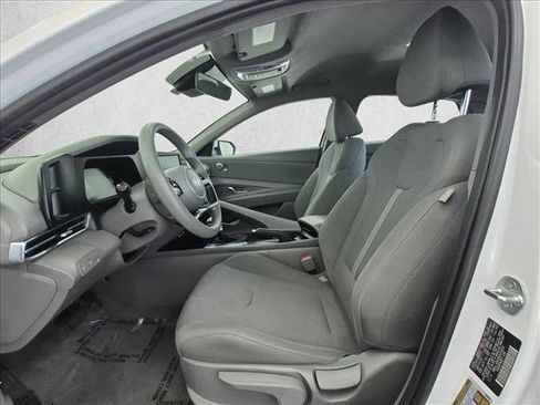 Used 2024 Hyundai Elantra SE FWD image 16