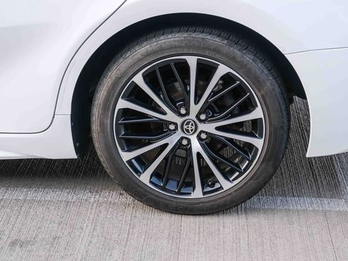 Certified 2020 Toyota Camry SE FWD image 9