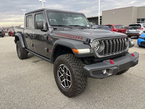 Used 2024 Jeep Gladiator Rubicon image 3
