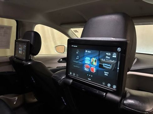 Used 2021 Chrysler Pacifica Touring-L w/ Uconnect Theater Family Group AWD/4WD image 24
