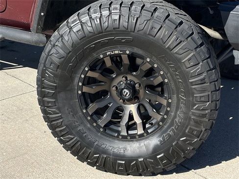 Used 2021 Jeep Gladiator Willys image 8