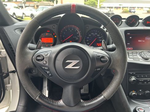 Used 2017 Nissan 370Z NISMO image 6