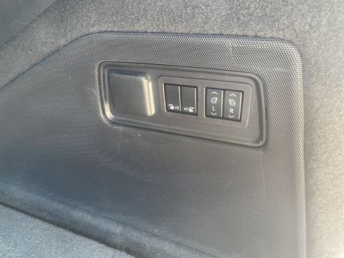 Used 2023 Cadillac Escalade ESV Sport Platinum AWD/4WD image 18