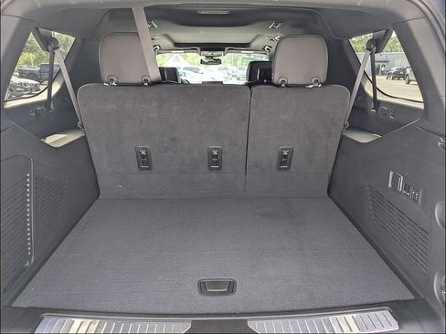 Used 2024 Chevrolet Suburban RST w/ Luxury Package RWD image 14