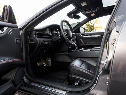 Used 2022 Maserati Quattroporte Modena image 30