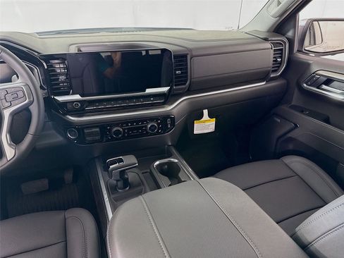 New 2026 Chevrolet Silverado 1500 LTZ w/ LTZ Premium Package AWD/4WD image 18