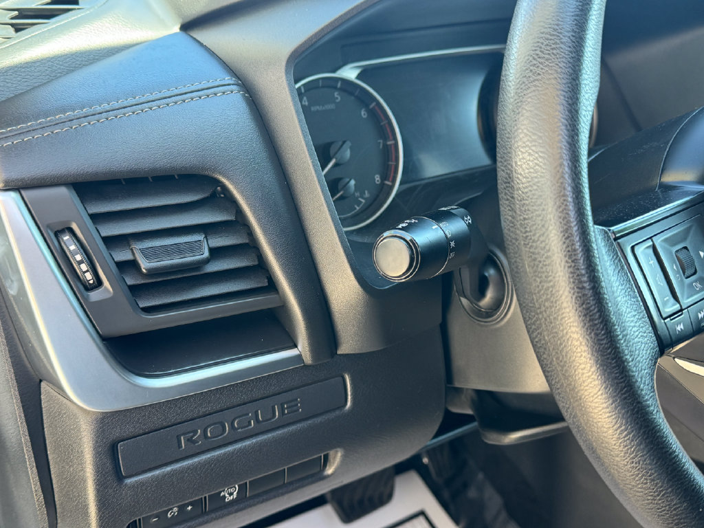 Used 2024 Nissan Rogue S AWD/4WD image 15