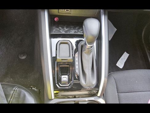 Used 2023 Chevrolet Colorado LT RWD image 3
