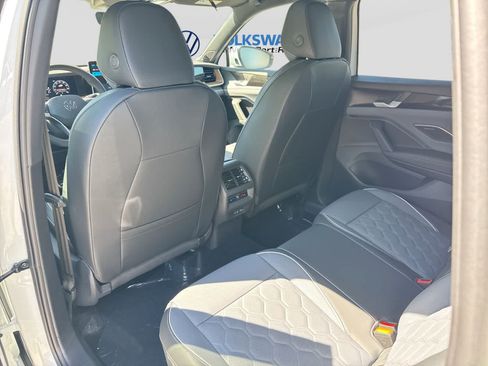 Used 2026 Volkswagen Tiguan SEL R-Line AWD/4WD image 17