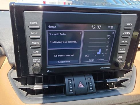 Used 2020 Toyota RAV4 XLE Premium FWD image 19