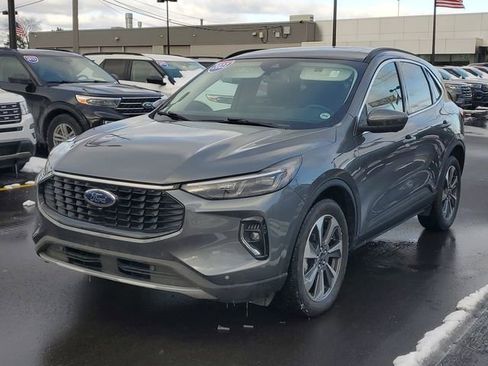 Certified 2023 Ford Escape Platinum image 2