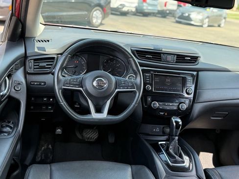 Used 2018 Nissan Rogue SV w/ Premium Package FWD image 6