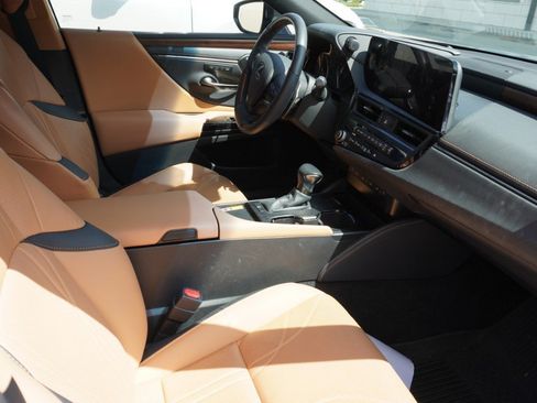 Used 2023 Lexus ES 350 Ultra Luxury w/ Accessory Package (Z2) FWD image 9