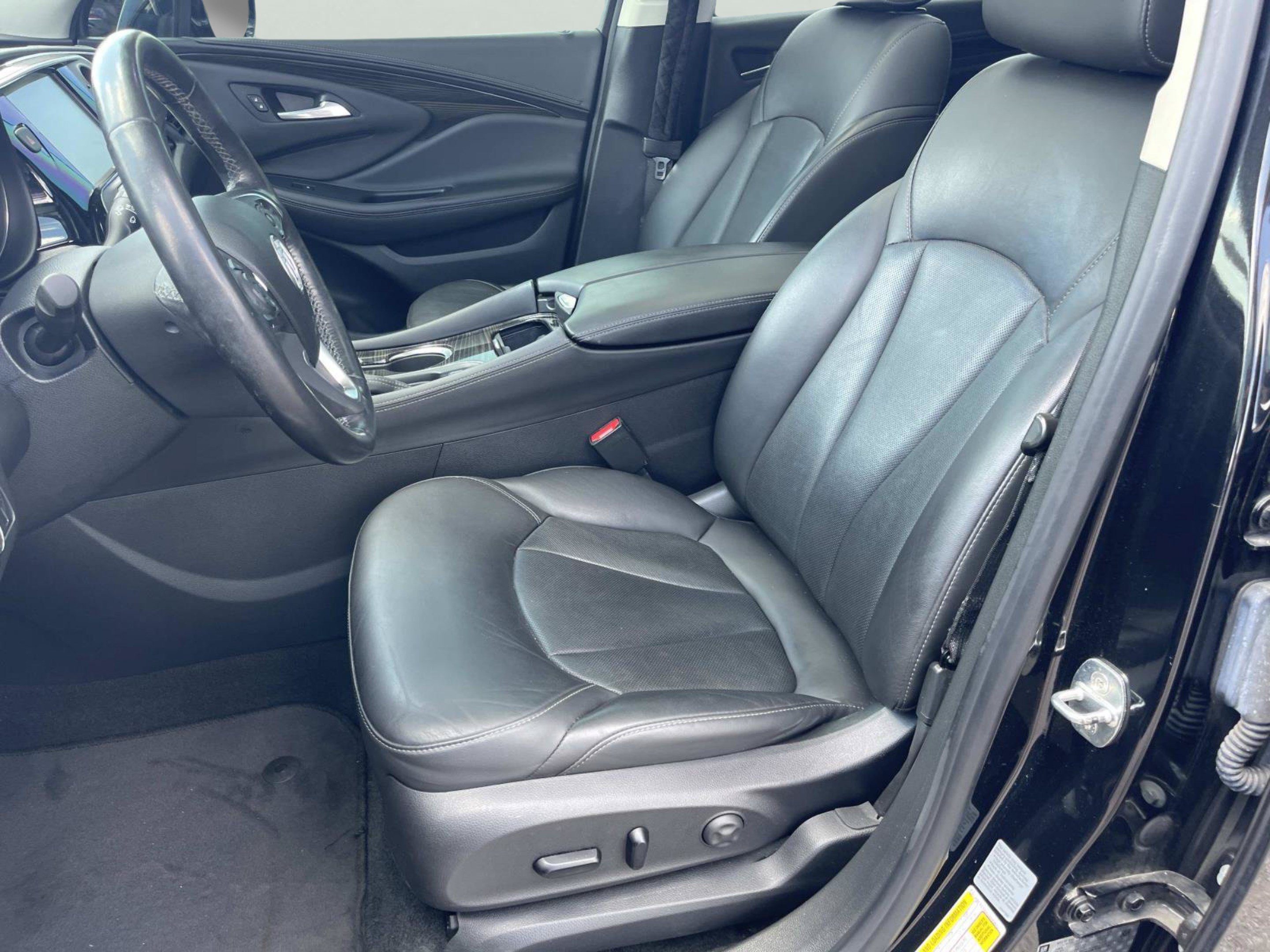 Used 2020 Buick Envision Essence FWD image 23