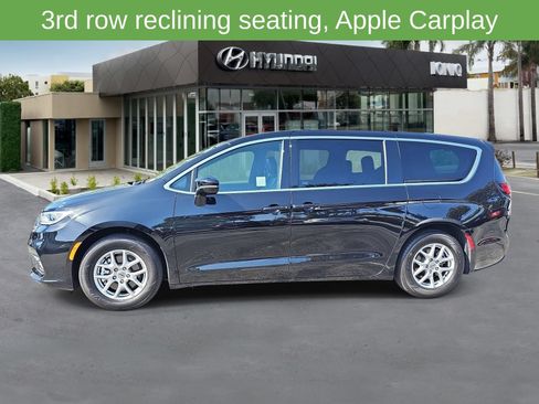 Used 2025 Chrysler Pacifica Select FWD image 6