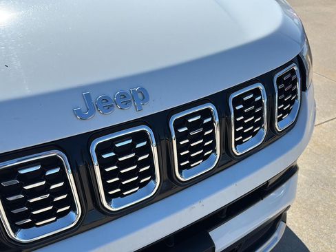 Used 2025 Jeep Compass Limited AWD/4WD image 30