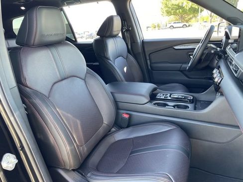Used 2025 Honda Pilot Black Edition image 28