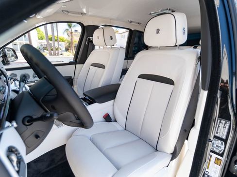 Used 2025 Rolls-Royce Cullinan AWD/4WD image 30