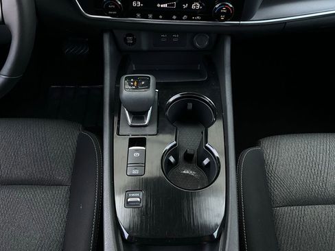 Used 2025 Nissan Rogue SV image 15