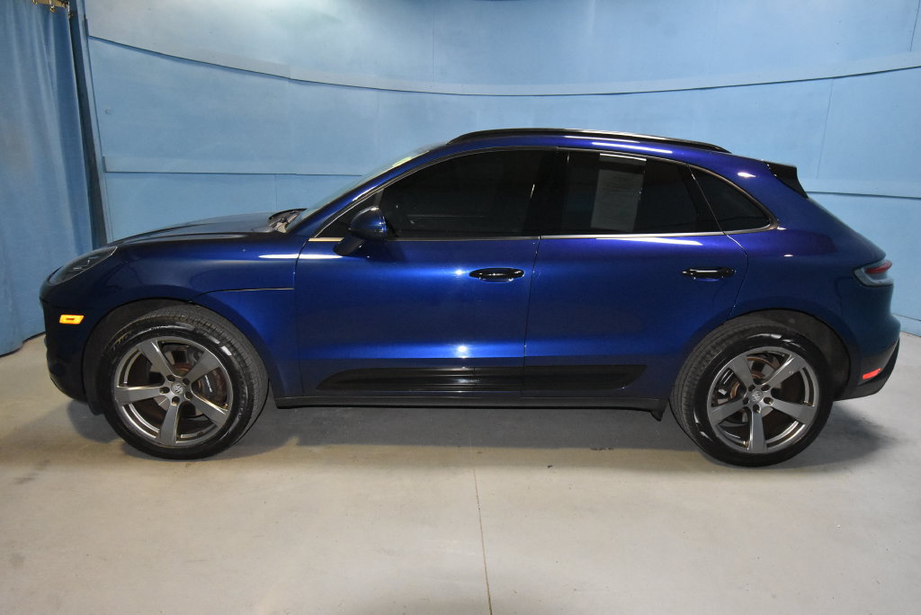 Used 2022 Porsche Macan AWD/4WD image 2