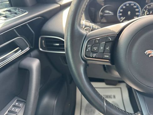Used 2017 Jaguar F-PACE Prestige image 26