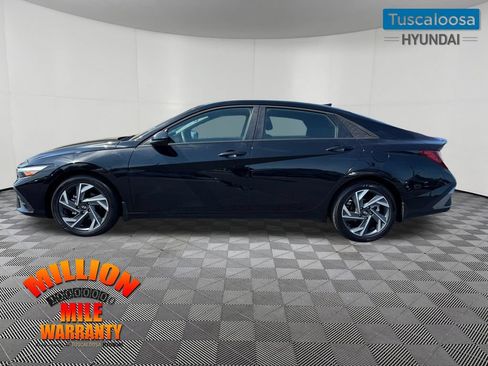 Used 2025 Hyundai Elantra Sport FWD image 7