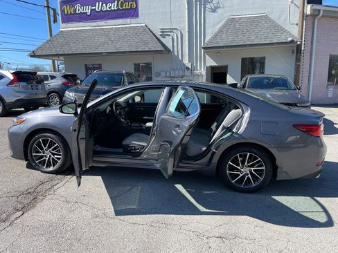 Used 2016 Lexus ES 350 w/ Luxury Package w/Wood Trim image 10