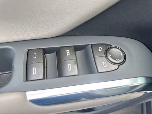 New 2027 Chevrolet Traverse LT w/ Sun and Wheel Package FWD image 16