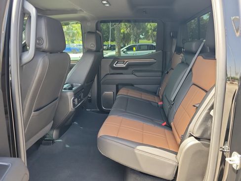 Used 2025 Chevrolet Silverado 1500 High Country AWD/4WD image 10