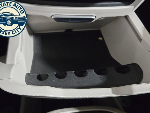 Used 2024 Chrysler Pacifica Limited FWD image 17