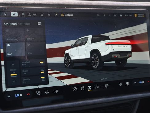 Used 2022 Rivian R1T Adventure image 39