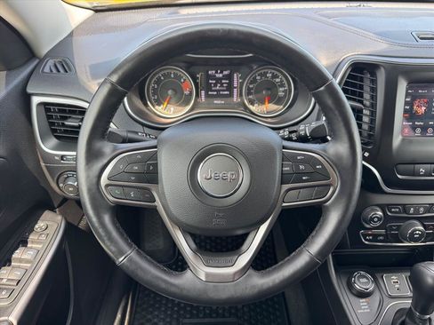 Used 2020 Jeep Cherokee Latitude Plus w/ Cold Weather Group AWD/4WD image 10