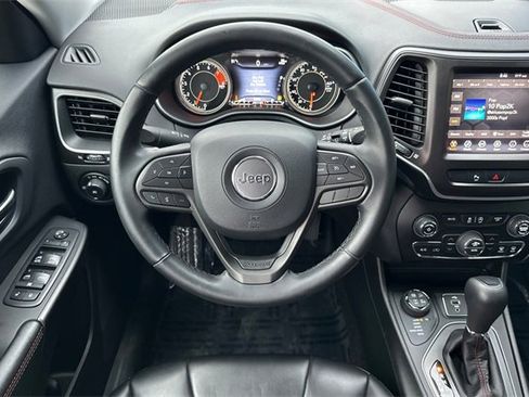 Used 2019 Jeep Cherokee Trailhawk image 17