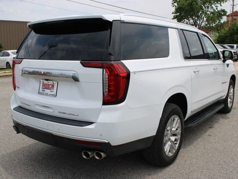 Used 2022 GMC Yukon XL Denali AWD/4WD image 5