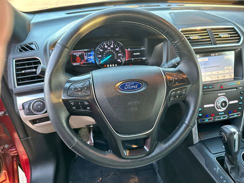 Used 2019 Ford Explorer Limited w/ Ford Safe & Smart Package image 14