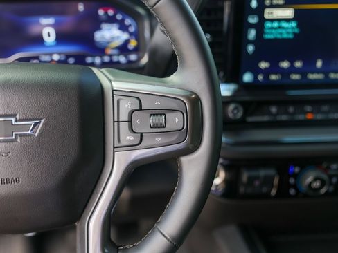 Used 2025 Chevrolet Silverado 2500 ZR2 w/ Technology Package image 16