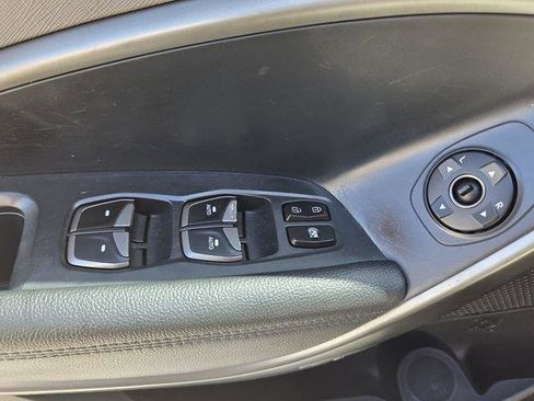Used 2017 Hyundai Santa Fe FWD image 23