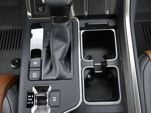 Used 2026 Lexus GX 550 w/ Accessory Package (2T) AWD/4WD image 22