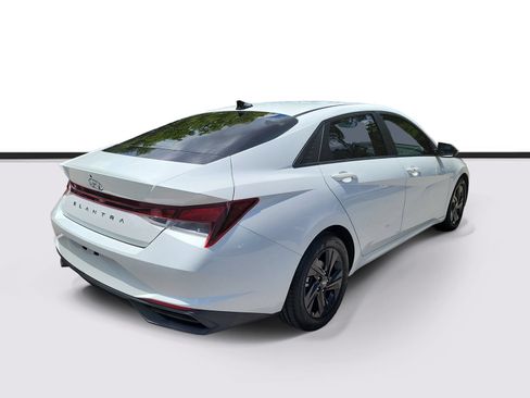 Used 2021 Hyundai Elantra SEL FWD image 4