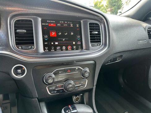 Used 2016 Dodge Charger SXT image 13